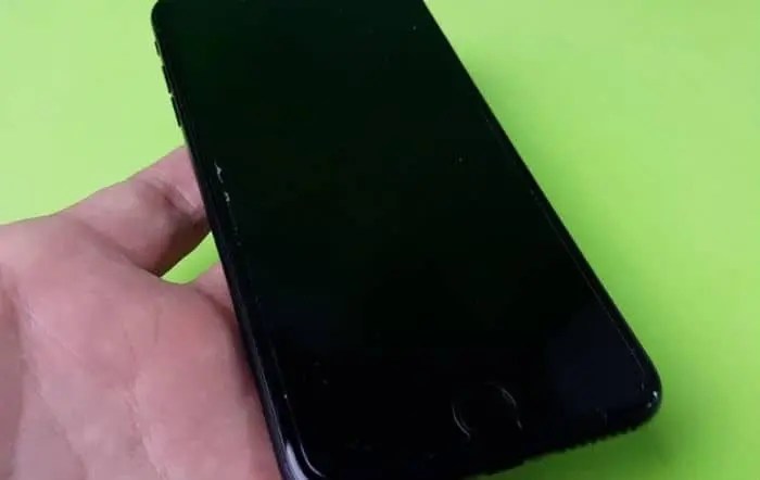 iPhone 7 Plus Stuck On Black Screen Of Death? Fix Now!