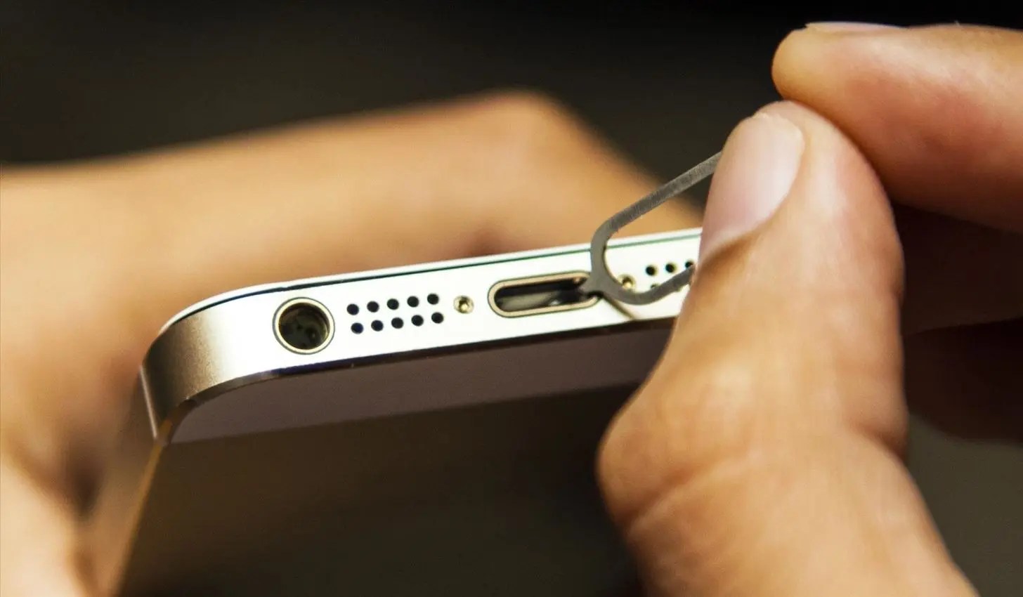 How To Clean A Micro USB Port