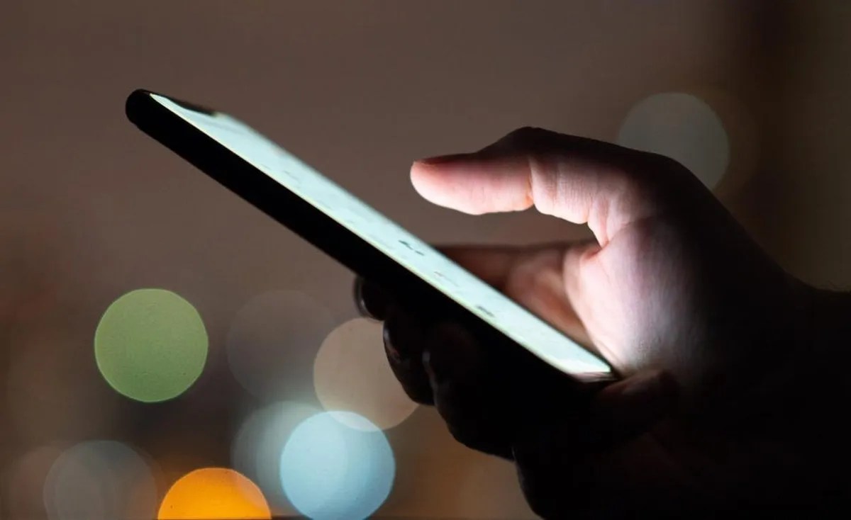 How to keep iphone from repeatedly dropping wifi connections