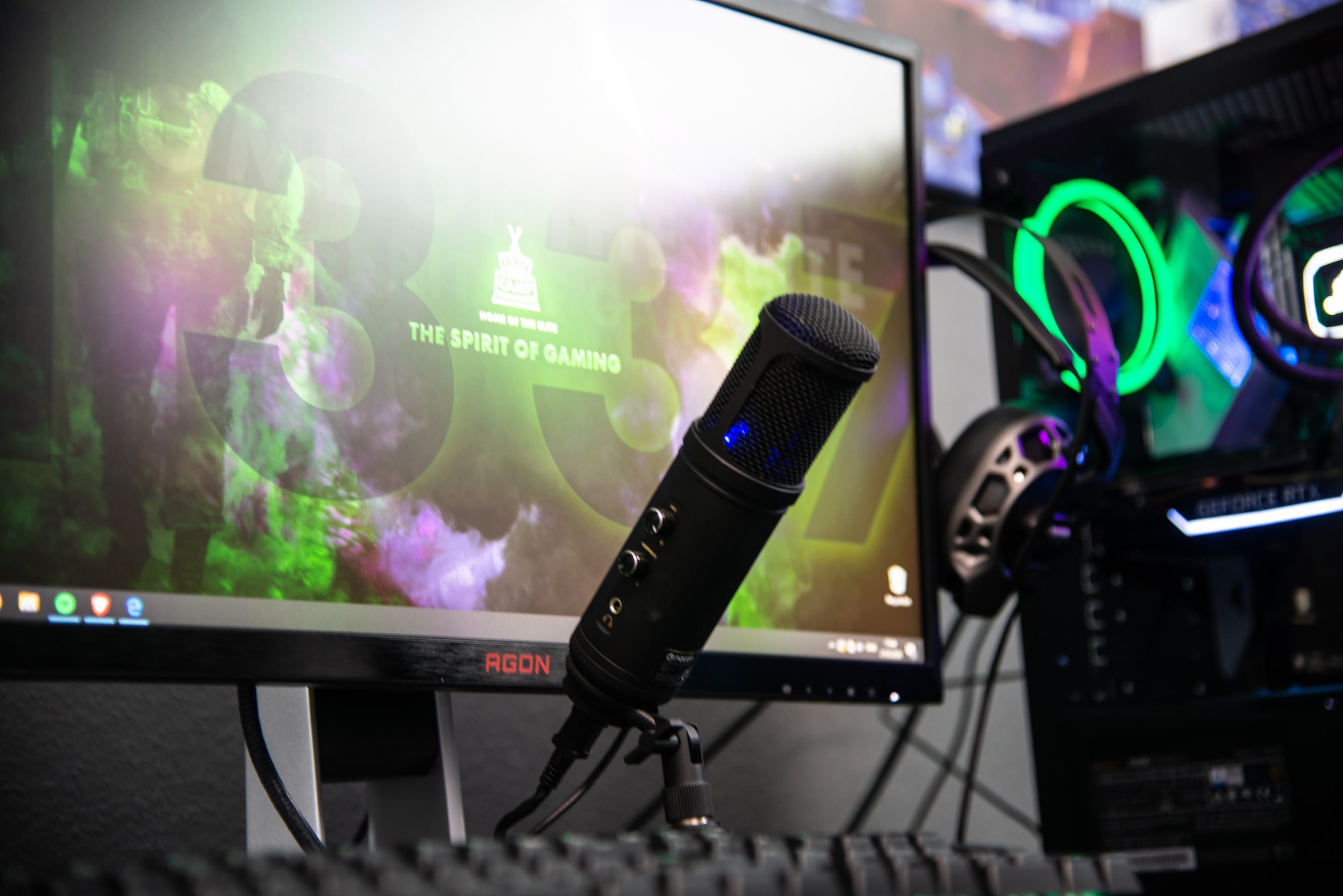 A computer and microphone of a gamer streaming videogames