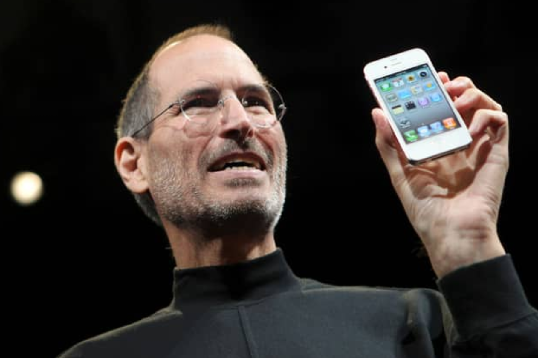 Apple Fans Are Only Just Finding Out What The 'i' In IPhone Means
